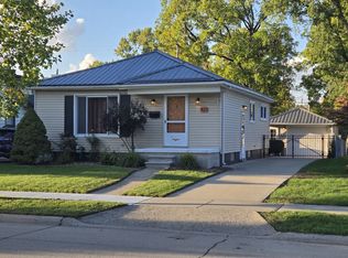 423 E Baker Ave, Clawson, MI 48017