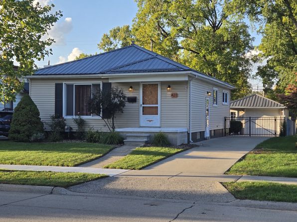 423 E Baker Ave