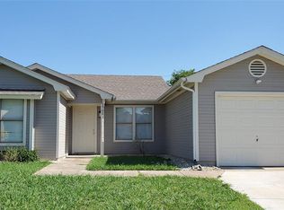 1705 Gentle Wind Dr, Arlington, TX 76018