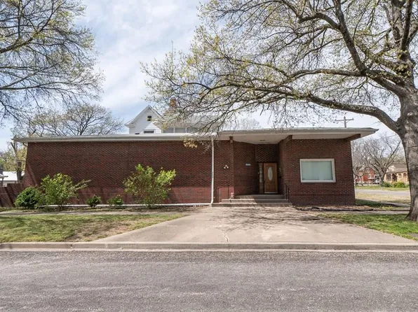 233 N 10th St, Fredonia, KS 66736