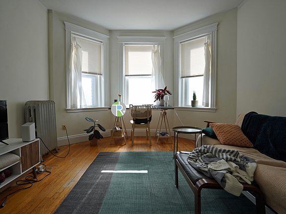 3rd image of 14 Orkney Rd APT 24