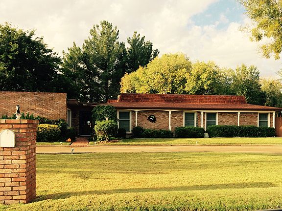 4th image of 700 Meadowlark Dr