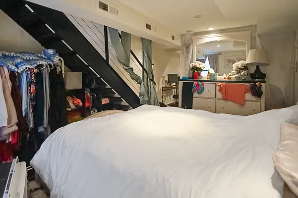 Rented by Compass | media 30