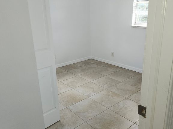 3rd image of 4901 S 85th St