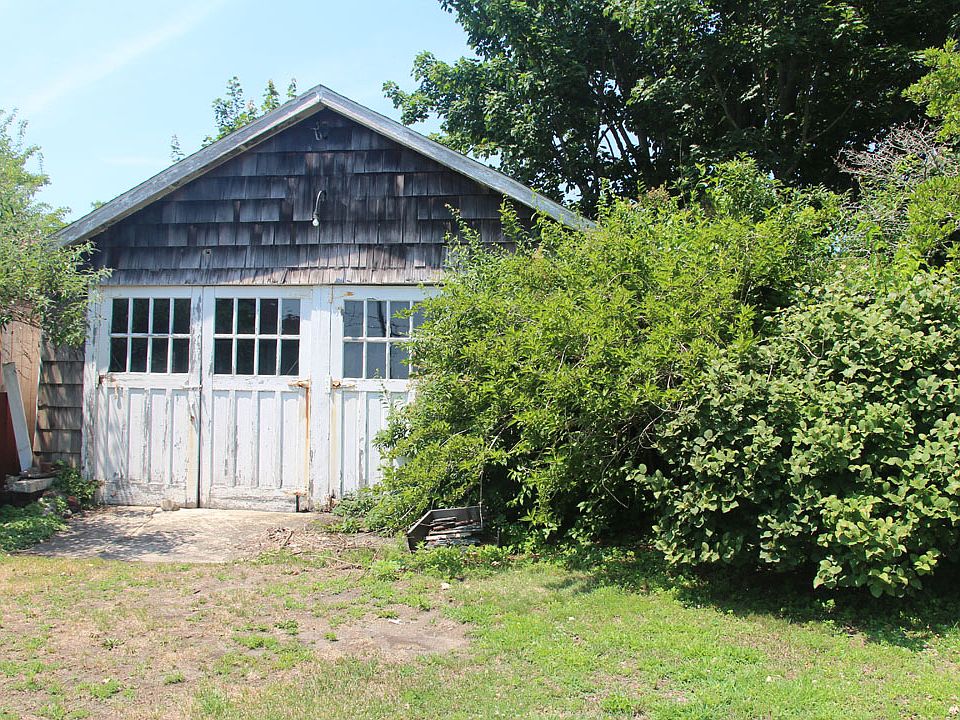 2nd image of 26 Atlantic Ave
