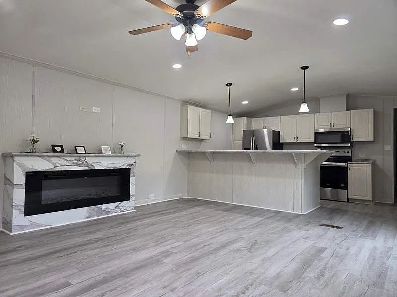 3 bed, 2.0 bath, 1068 sqft, $1,549 — Photo 3