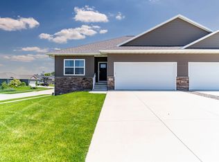 4906 Ironwood Dr, Cedar Falls, IA 50613