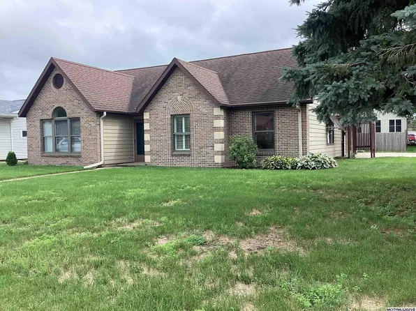 521 24th Pl SW, Mason City, IA 50401