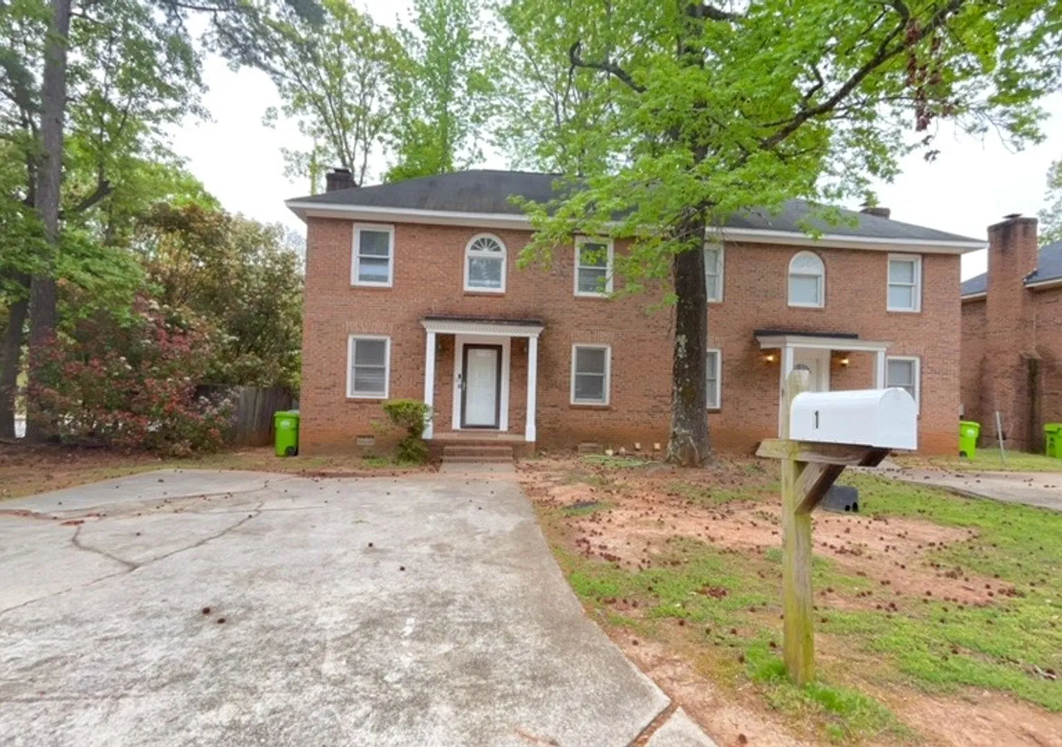 Spacious Townhouse Located In The Heart Of Irmo — Photo 1
