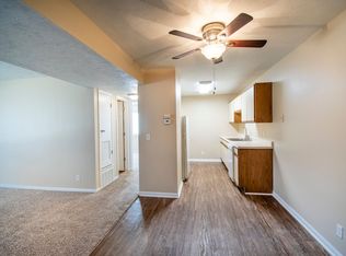 5450 S 77th St #11, Omaha, NE 68127