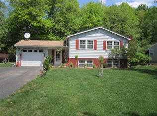 18 Pico Rd, Clifton Park, NY 12065