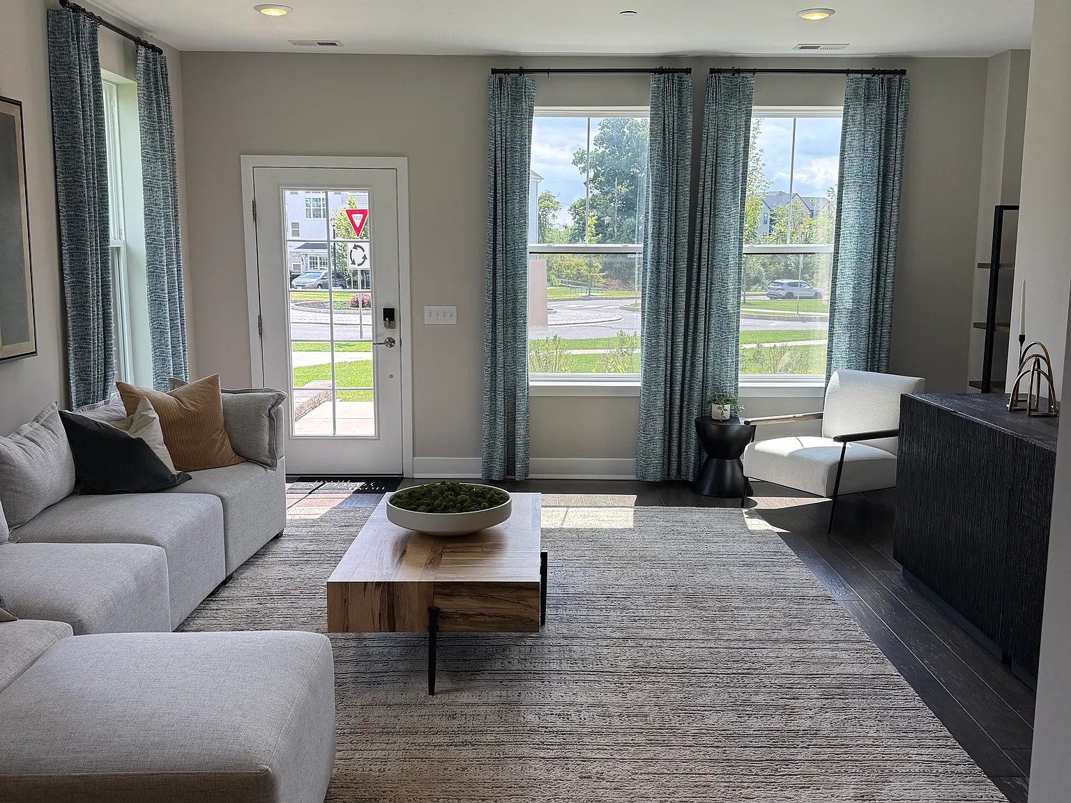 2 bed, 1305 sqft, $2,950 — Photo 3