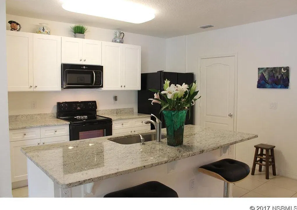 3 bed, 1672 sqft, $1,900 — Photo 3