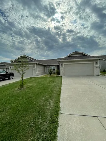 3 bed, 2.0 bath, 1159 sqft, $1,450 — Photo 3