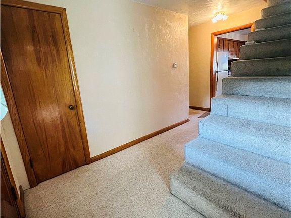 4th image of 121 Casselman St