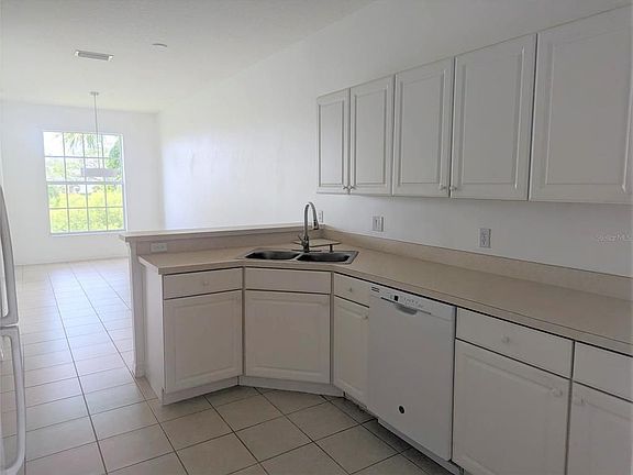4th image of 4506 Streamside Ct #1405