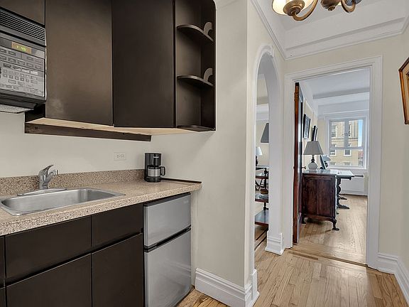 3rd image of 7 W 96th St APT 14B