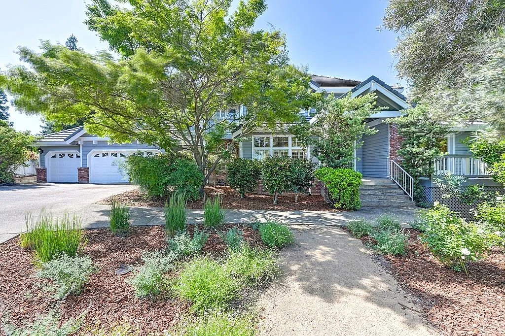 2327 Hartford Ct photo 1