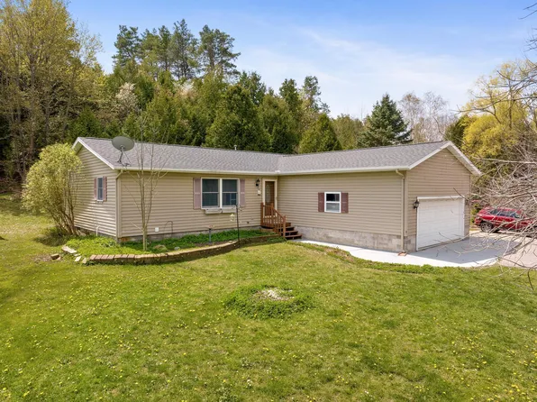 3400 Pickerel Lake Rd, Petoskey, MI 49770