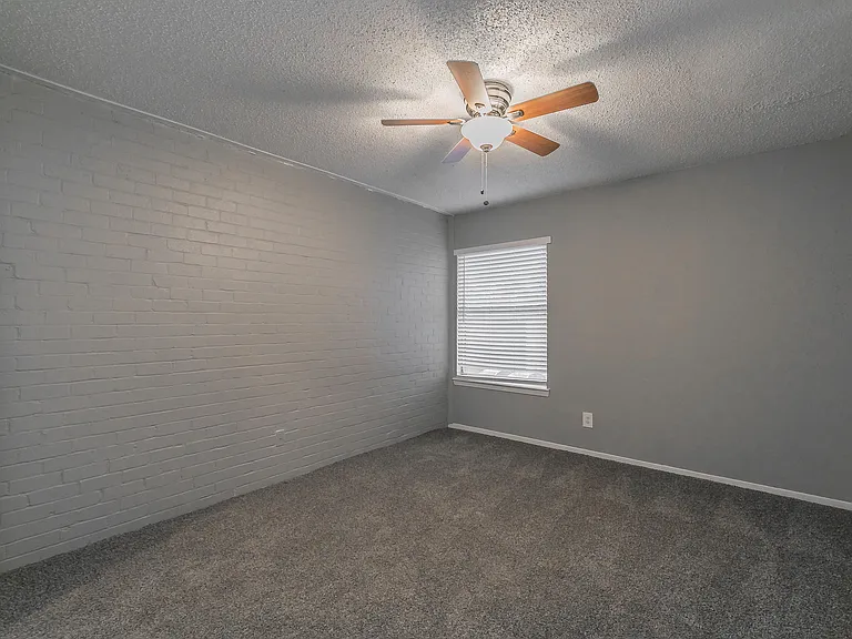 Verano Oaks Apartments — Photo 42