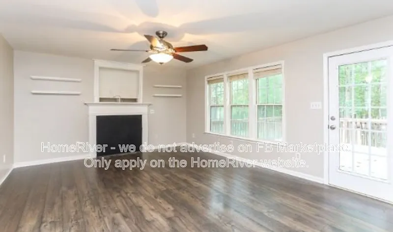 4 bed, 2.5 bath, 1984 sqft, $2,095 — Photo 3