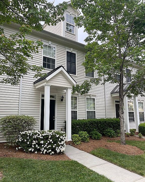 1st image of 148 Charterhouse Ln