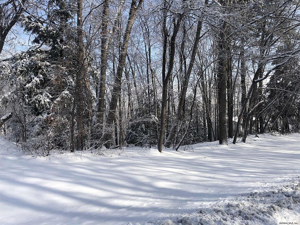 2nd image of 26 Hills Rd