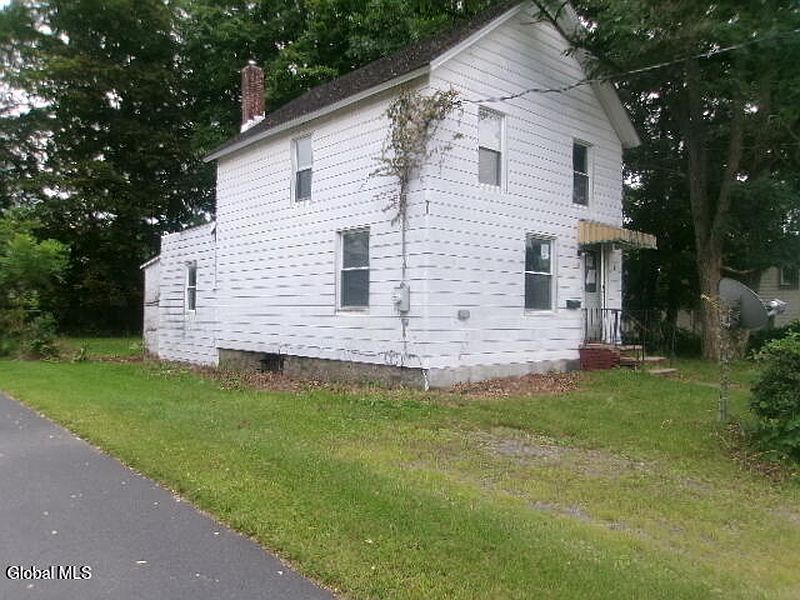 3rd image of 4 Russell Street
