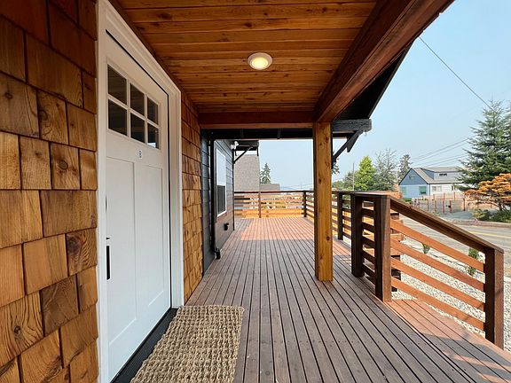 Large wrap-around deck