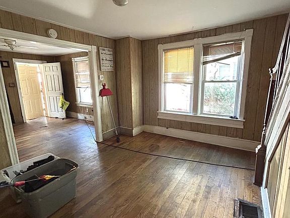 5th image of 227 W Adams St
