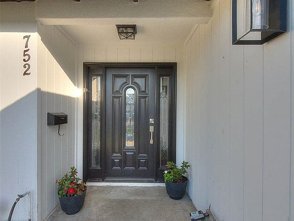 3rd image of 752 Rio Del Sol Ave