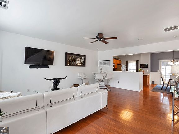 3rd image of 3010 Deerborne Ct SW