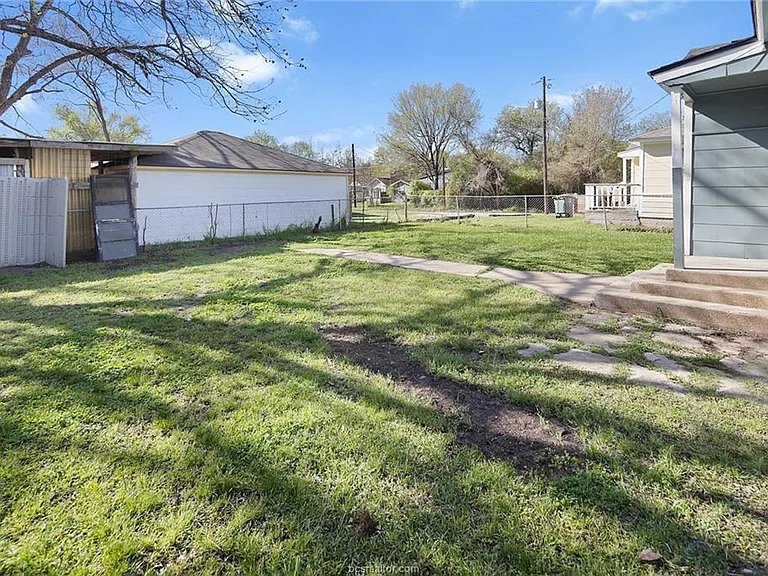 1504 Baker Ave — Photo 14