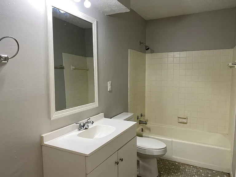 Gillman Apartments — Photo 7