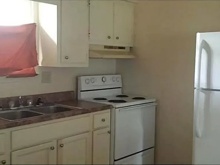 1704 Bourbon Ave #B — Photo 4