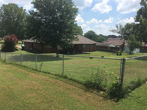 3rd image of 156 Lee Ann Ln