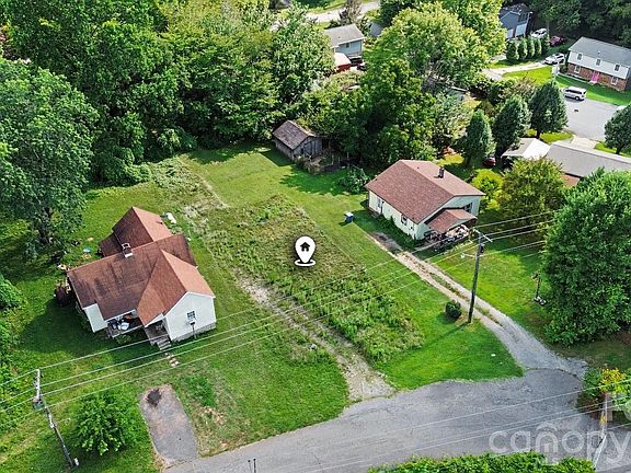 5th image of 207 Mill St