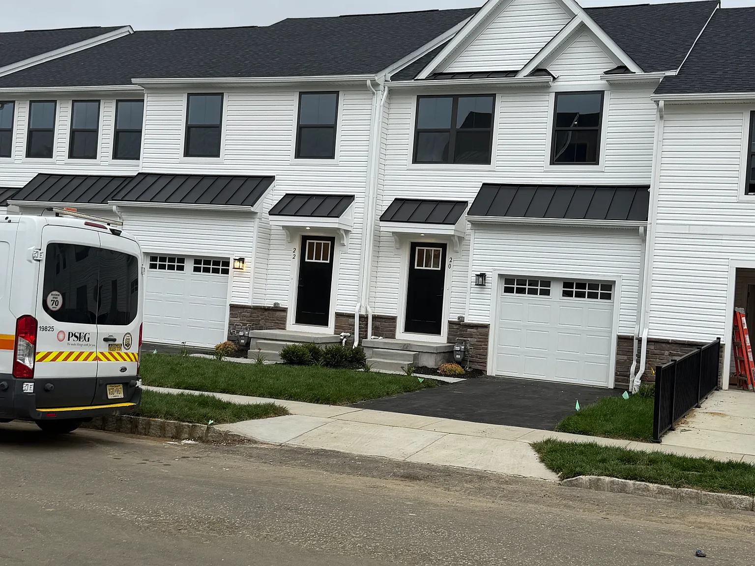 3 bed, 3.5 bath, 2270 sqft, $4,100 — Photo 1