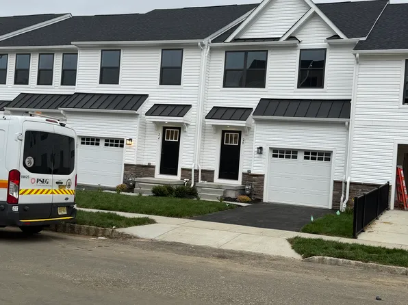 20 Domenica Dr, Moorestown, NJ 08057