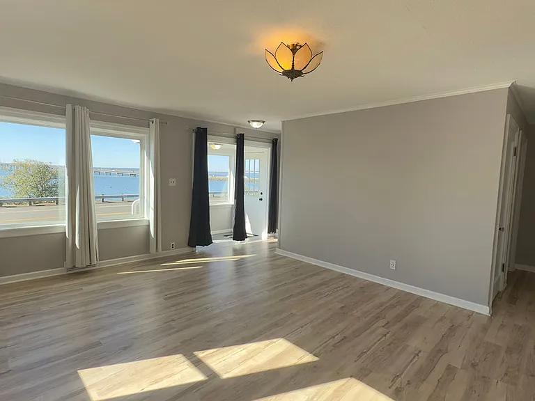627 W Marine Dr — Photo 7