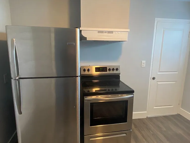 Raymond Apartments — Photo 29