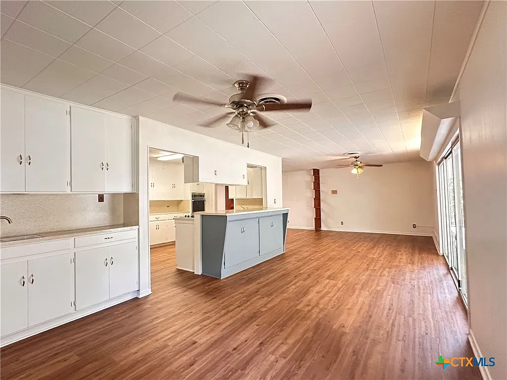 4 bed, 2.0 bath, 2258 sqft, $2,275 — Photo 4