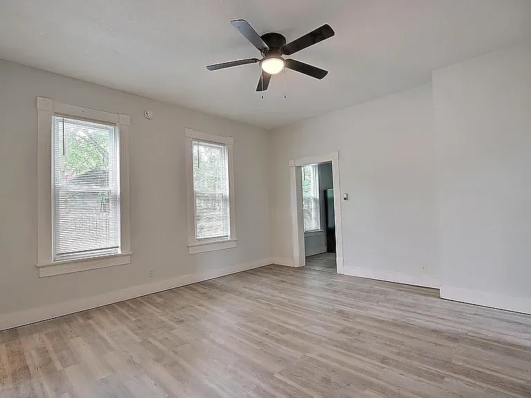 815 Eckart St — Photo 10
