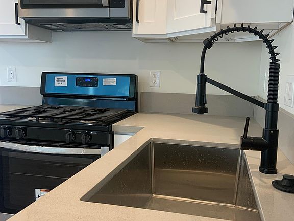3rd image of 3941 Arlington Ave #3/4