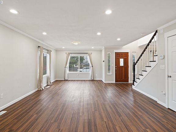 5th image of 4521 NE 47th St