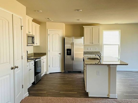 3rd image of 9 Hazelburn Ct