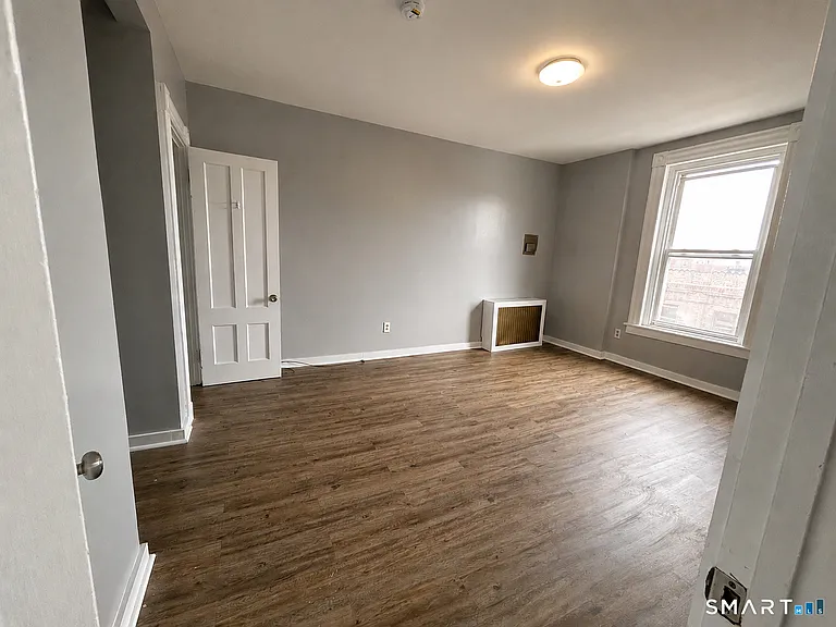 460 Main St #13 — Photo 2