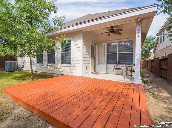 5th image of 1015 Caprese Ln