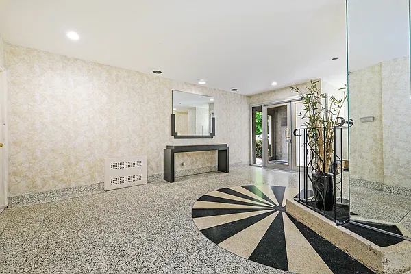 Sold by ERA Insite Realty Services | media 17