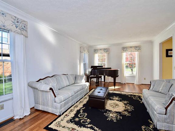 4th image of 10077 Pebblecreek Ln